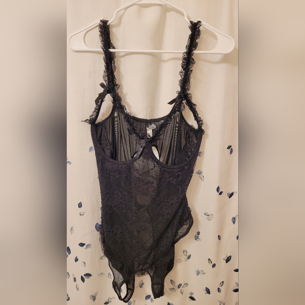 Que Black Lace Chemise